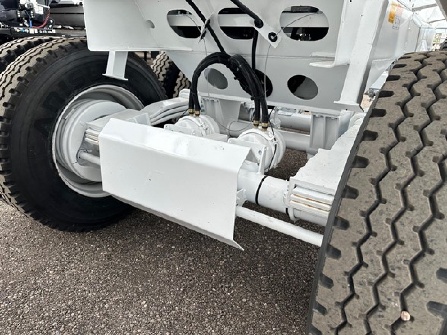 Ranco LW21-40-3 trailer component view showing suspension and wheel assembly with hydraulic hoses and metallic linkages.