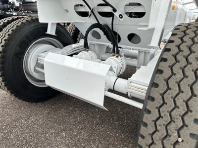 Ranco lw21-40-3 trailer component showing suspension axle and dual hydraulic lines near wheel hub.