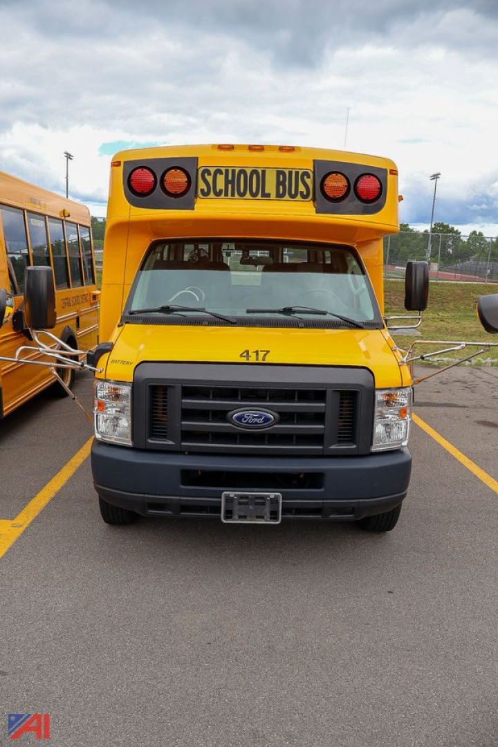 Ford E-series school bus front view showing yellow body, black grille, 417 number on hood, and ‘SCHOOL BUS’ sign on top.