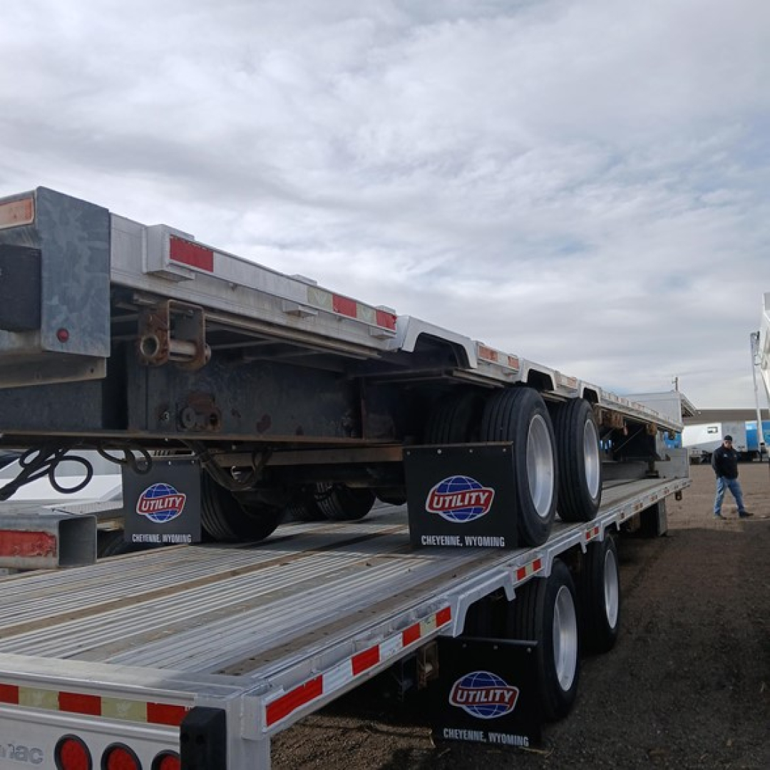 Manac Cal Legal Combo Drop Deck trailer on flatbed showing dual rear axles and reflective tape.