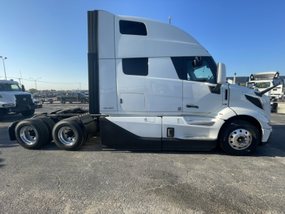 Volvo VNL64T860 tractor side view showing sleeper cab, wheel configuration, and fuel/air tanks