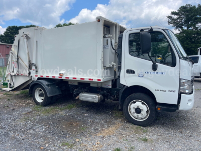 White 2019 Hino 195 dump truck side view with cab and garbage body, City of White logo on door, gravel lot, stock number 28513-3, VIN JHHHDM2H2KK003651.