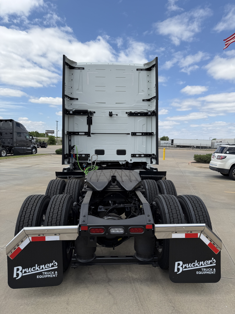Volvo VNL64T860 truck rear view showing fifth wheel and dual rear axles with bumper mirrors and mudflaps, Bruckner's branding on mudflaps.
