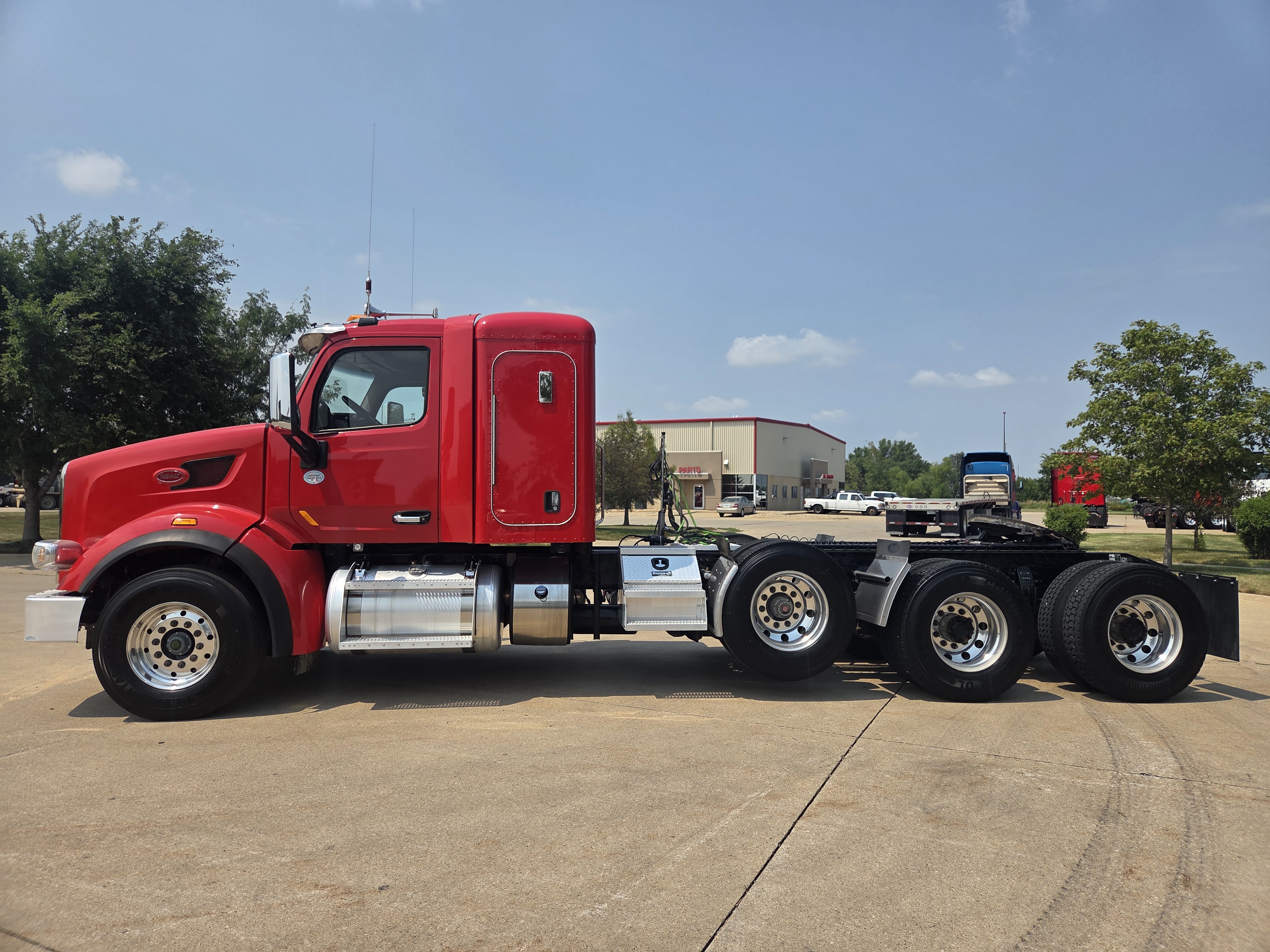2020 Peterbilt 567