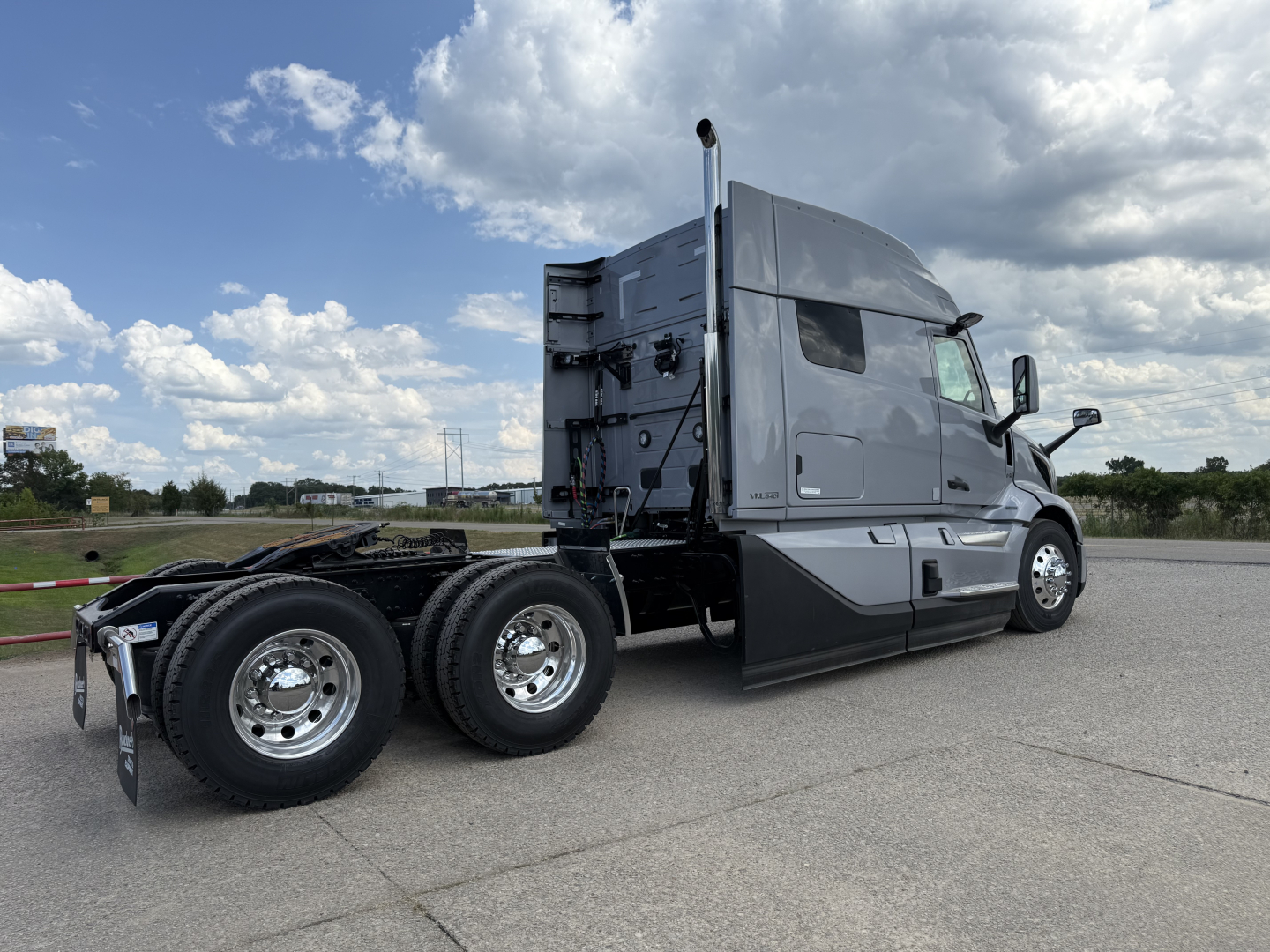 Volvo VNL64T840 truck cab and tandem axle with dual rear wheels visible in profile.