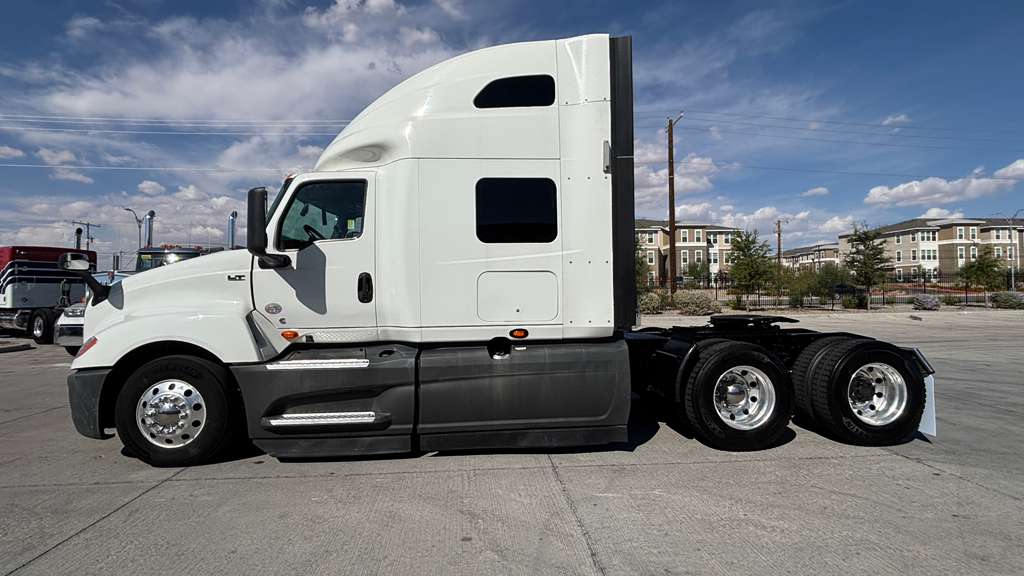 2022 International LT625