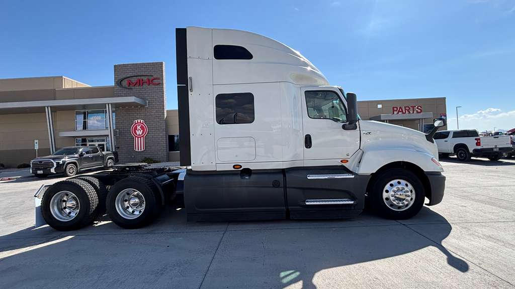 2022 International LT625