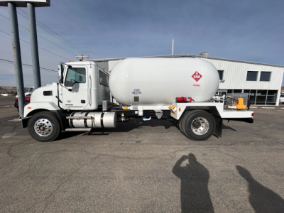 Tank truck chassis side view showing cylindrical propane or gas/oil tank with Mack MD7 truck