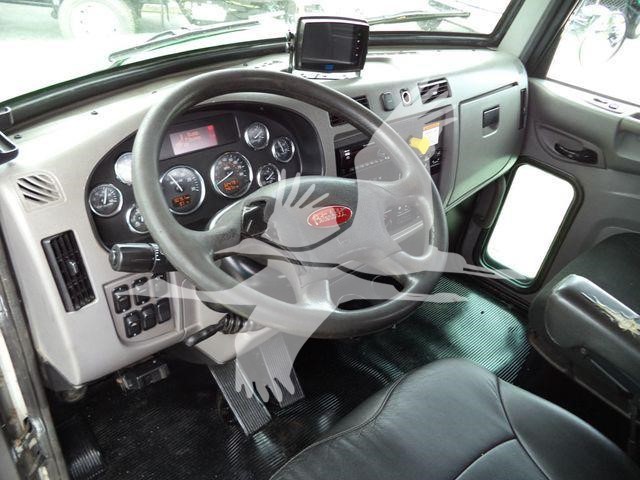 2018 Peterbilt 348