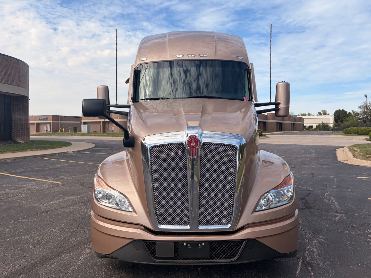 Kenworth T680 front view showing large grille, hood ornament, and dual side mirrors.