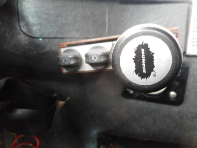 Freightliner 122SD cabin interior with steering wheel knob and dashboard controls visible, including a MUNCIE labeled knob.