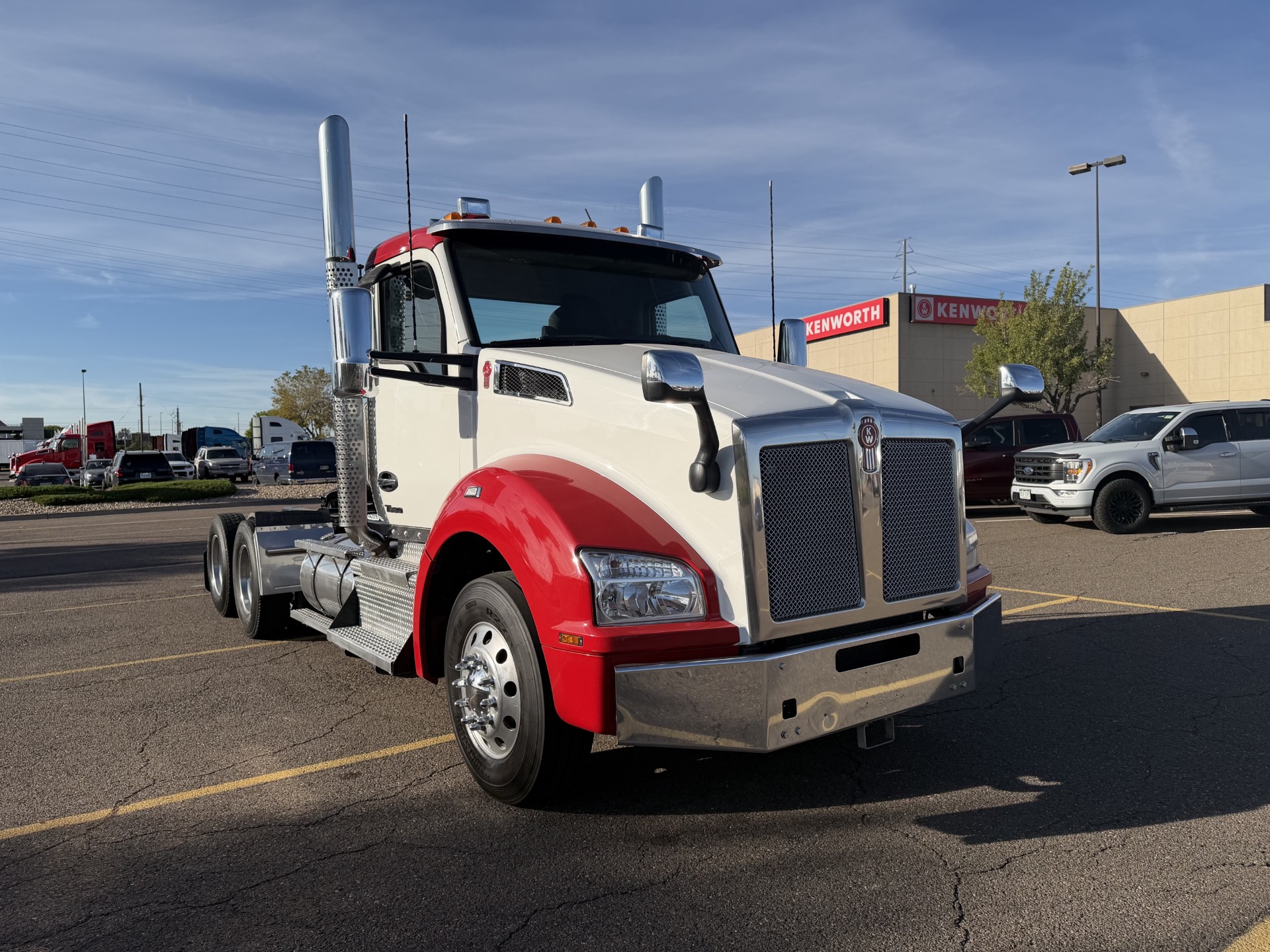 2023 Kenworth T880