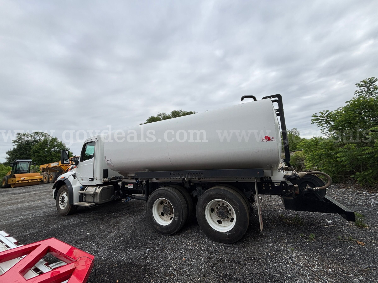 Peterbilt 548 water tanker with a 4000 gallon tank, side view showing the cylindrical tank and rear discharge area.