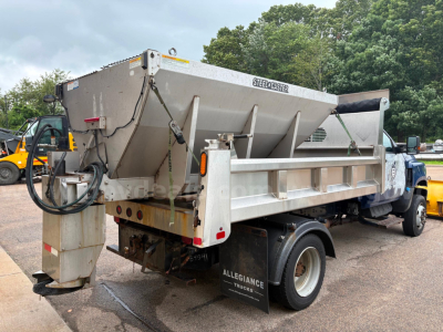 Dump truck bed showing Steelmaster hopper and hydraulic auger system on International CV515 side view.