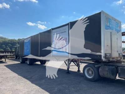 Trailer: 2021 Reitnouer Bubba curtainside trailer displayed in a parking lot with VIN 1RNF48A22MR054864 and stock 48-5976.