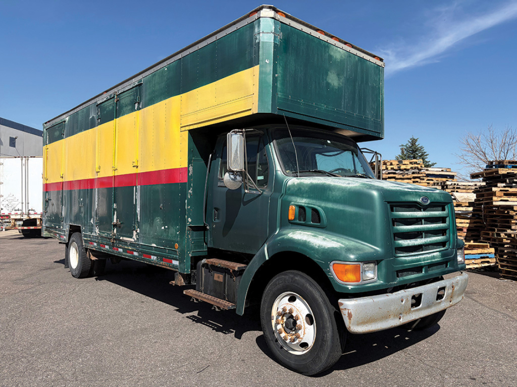1998 Ford L8000 conventional daycab truck showing green cab with large green utility box body and yellow red stripe panels.