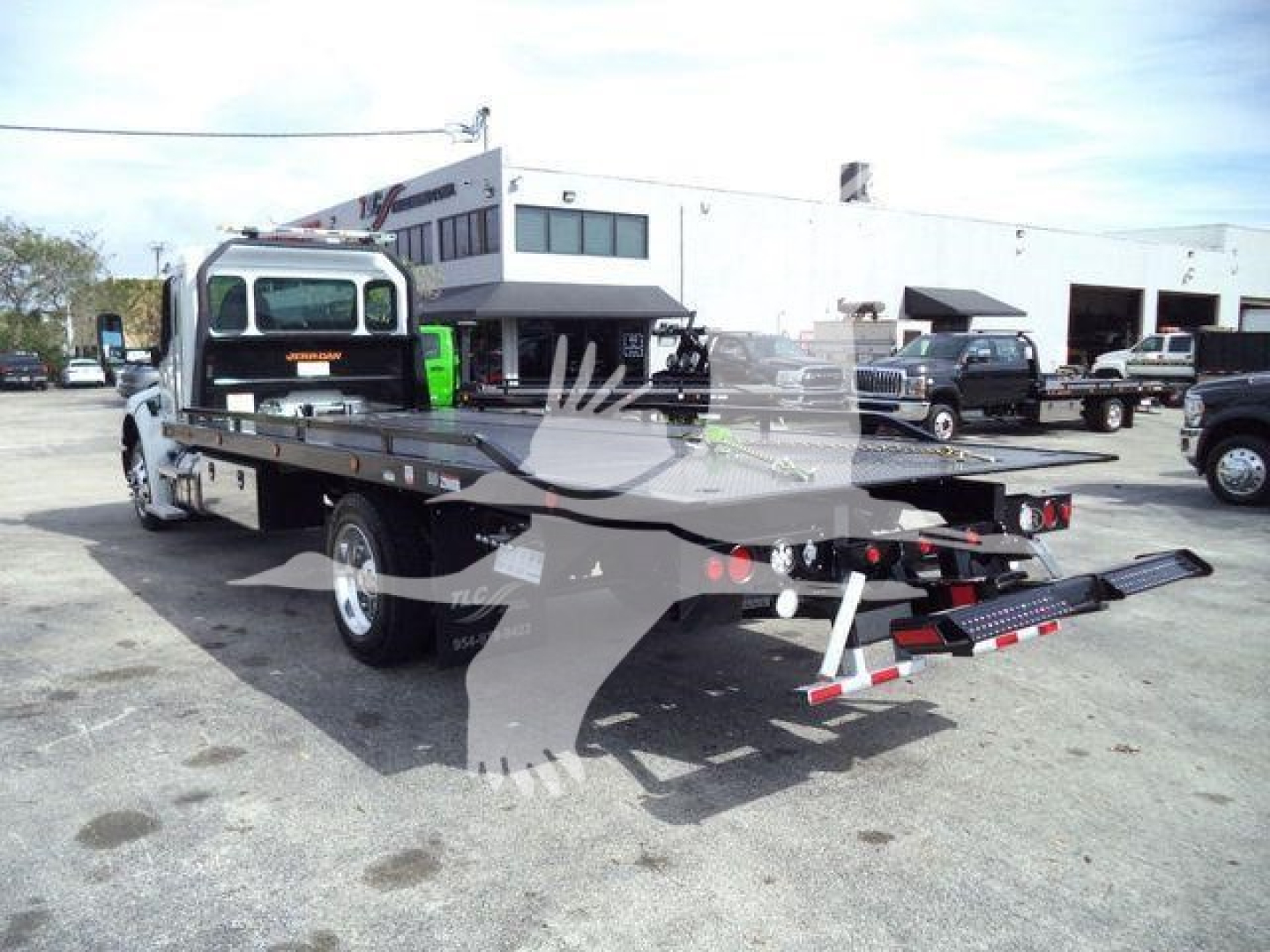 Truck bed with a rollback equipment, Kenworth T280 chassis, rearview showing hydraulic etc.