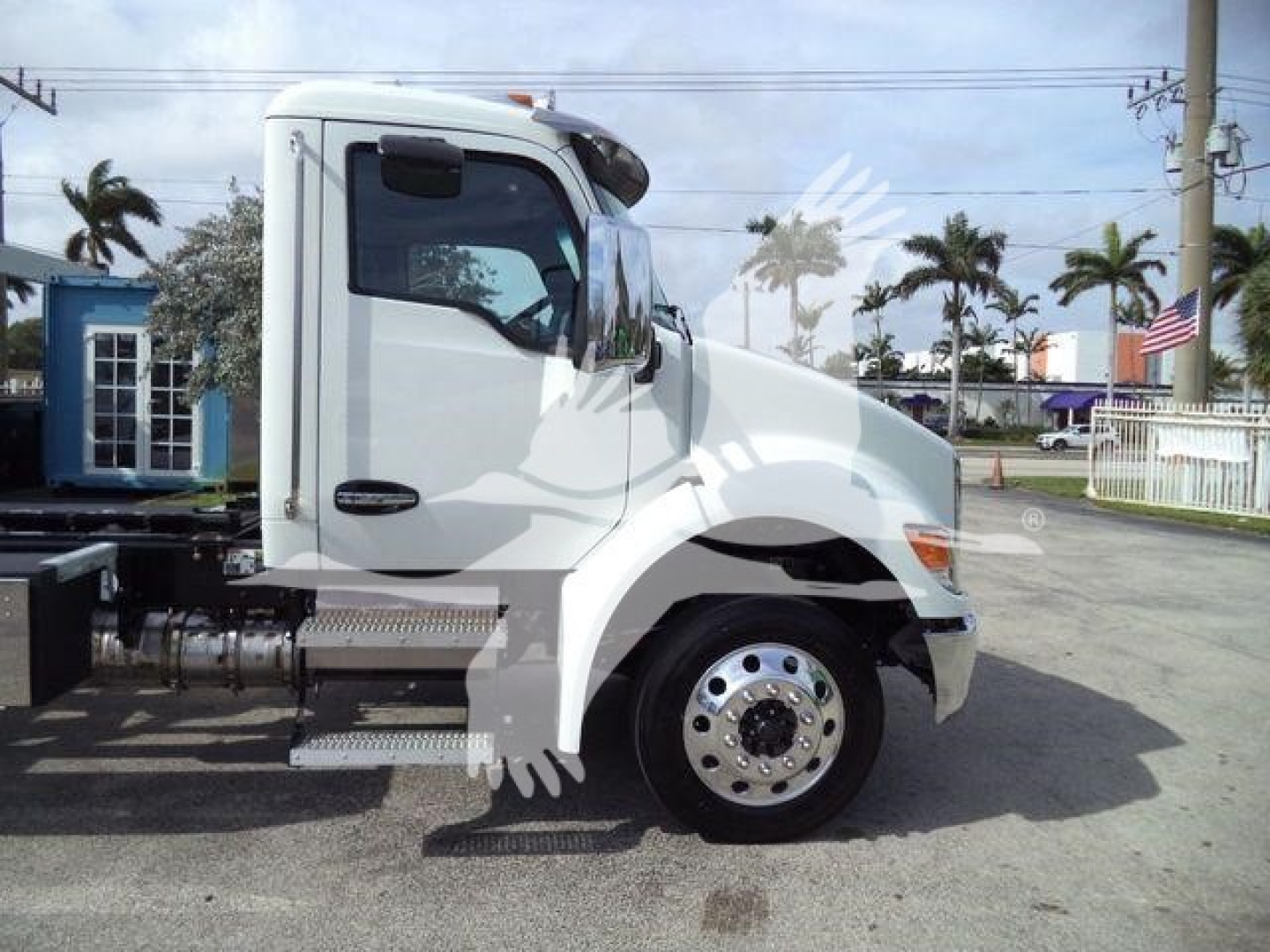 Kenworth T280 rollback truck side view showing cab and front wheel with chrome hubcap and step.