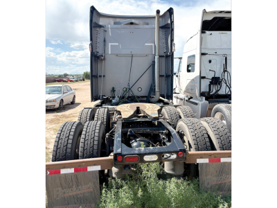 Truck rear view showing fifth wheel and dual rear axles of a Mack Anthem sleeper tractor.