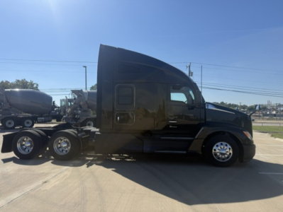 Kenworth T680 tractor side profile showing cab and sleeper, wheel wells, and chassis with fifth wheel hitch. No legible labels visible on image.