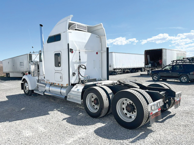 Semi truck tractor with sleeper cab, white, rear view showing dual rear axles and fifth wheel, Kenworth W-900L 1995 model