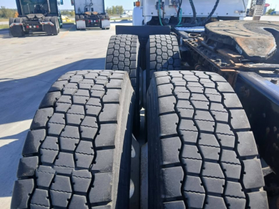 Kenworth T800 tractor rear dual tires and fifth wheel hitch area showing heavy duty tread pattern and chassis.