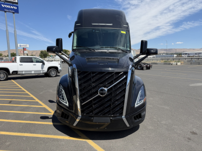 Volvo VNL64T860 truck front view in a dealership lot showing grille, headlights, and Volvo emblem.