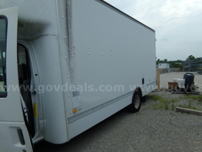 Box truck side view showing cargo box and cab of a 2003 Ford E456 with open door.