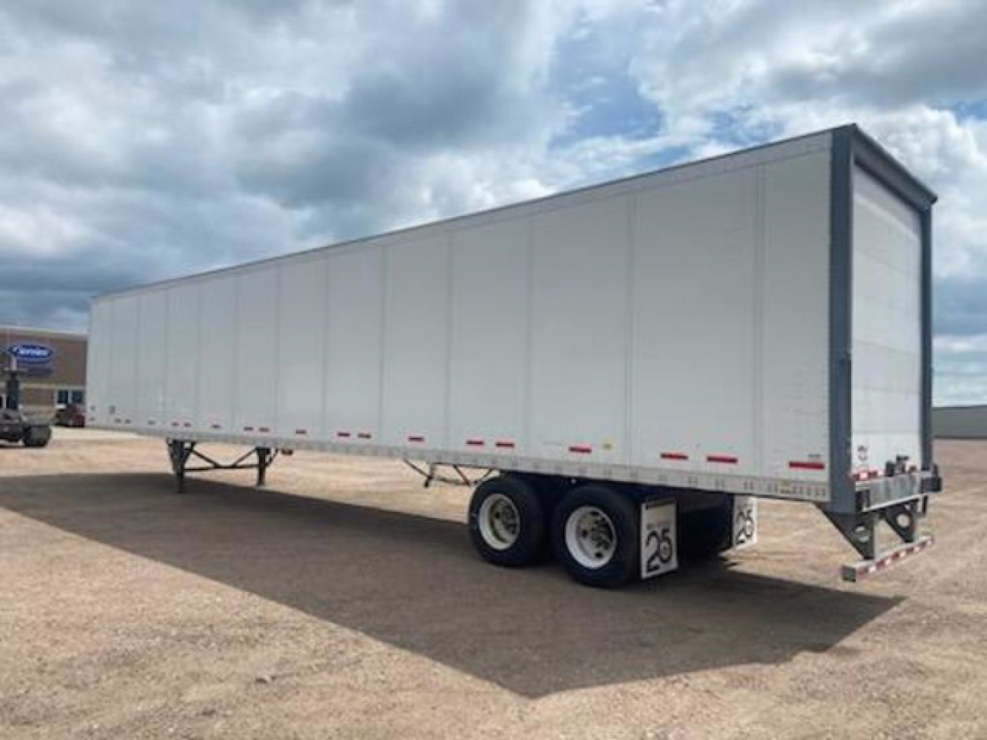 Wabash 53ft trailer with a white exterior, tri-axle rear, and rear/load area visible; VIN 1JJV532D2GL908653 and stock U90922 pictured.