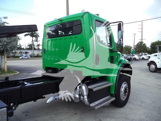 2015 Freightliner M2 106