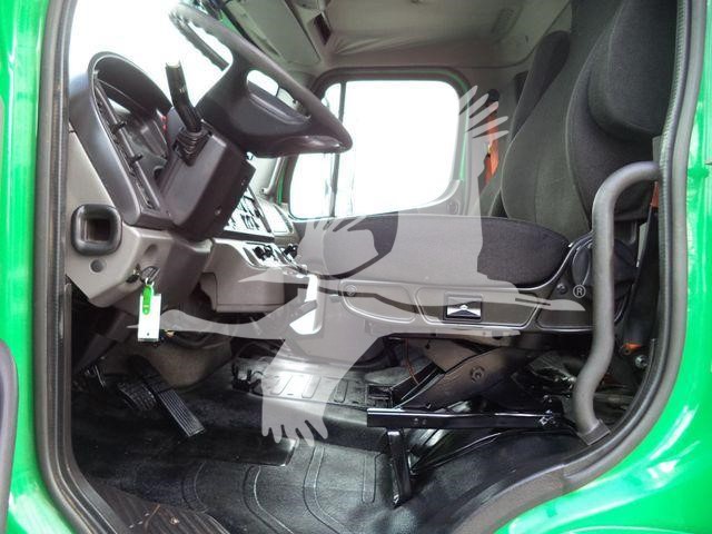 2015 Freightliner M2 106
