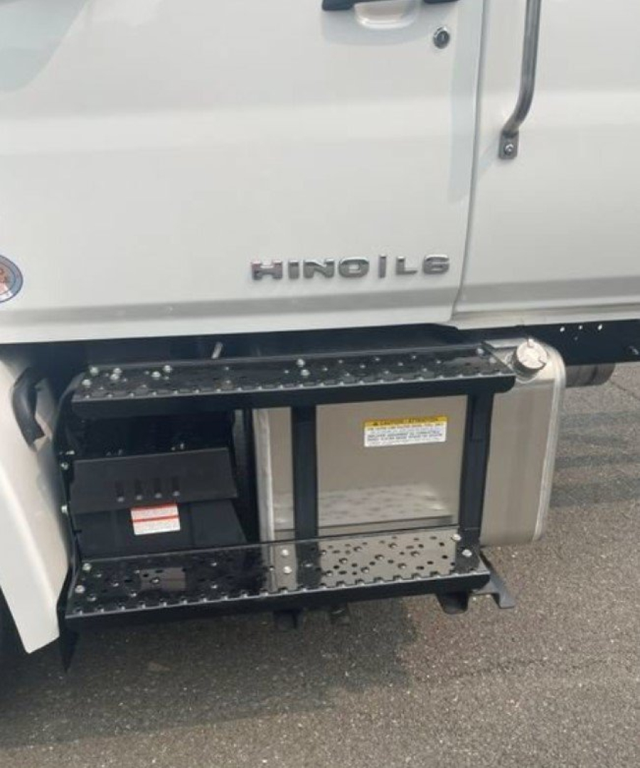 Hino L6 cab chassis truck side step with battery box and toolbox, HINOIS badge on white cab door