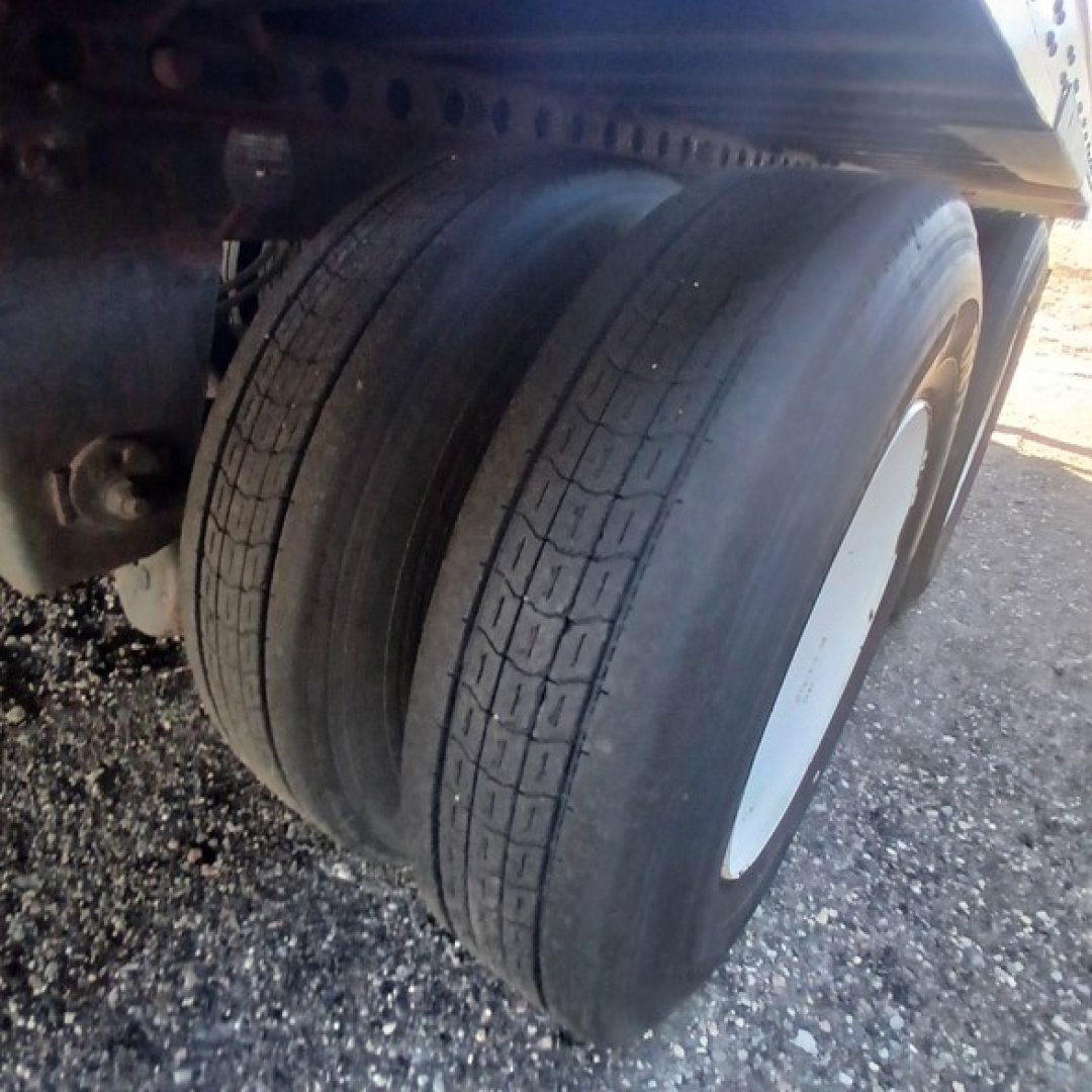 Trailer wheelset showing dual rear tires on a 2014 Wabash air ride dry van, with white rims and tread patterns visible.