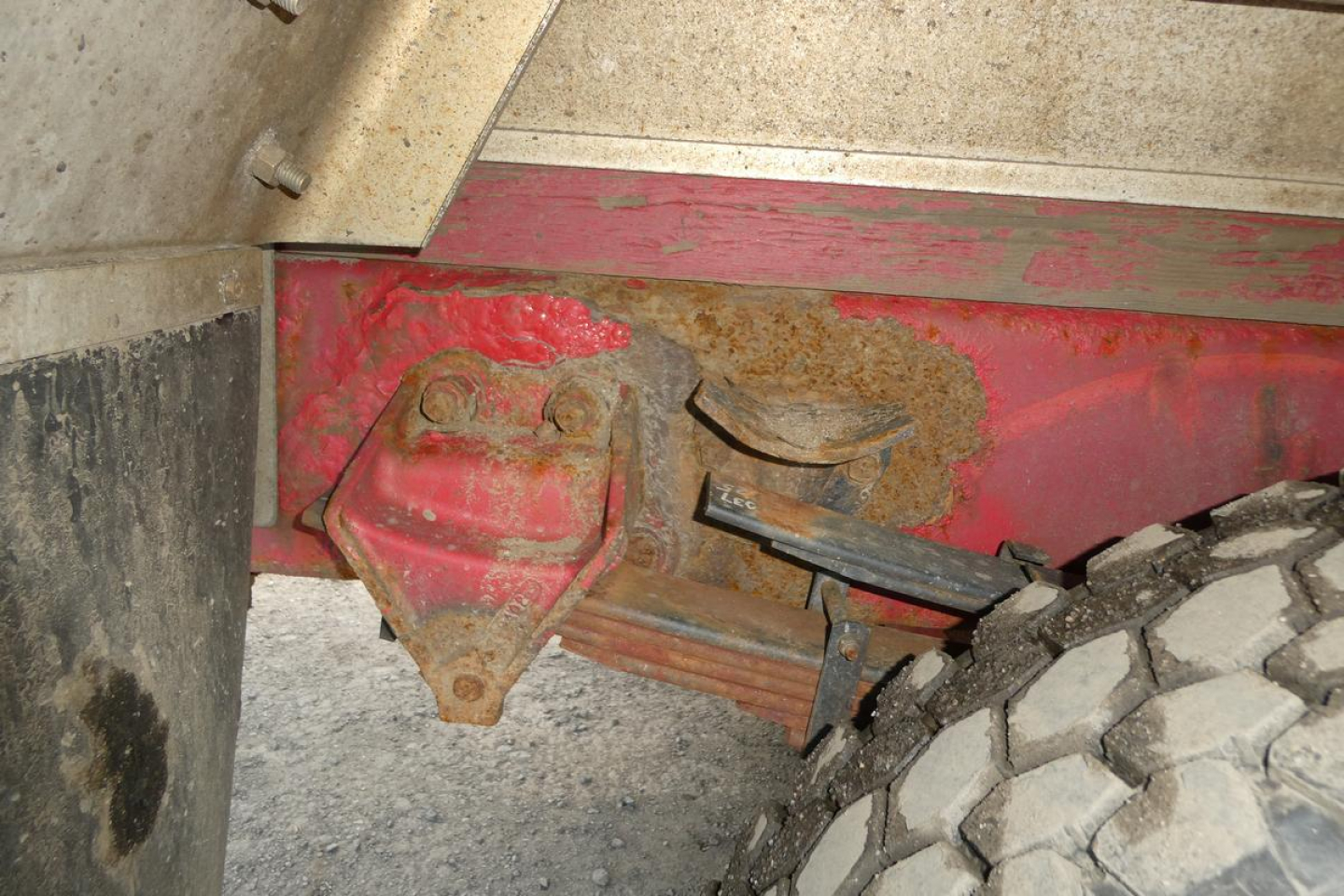 Richardson Sterling L7500 wheel and underbody detail showing hitch area and tire tread