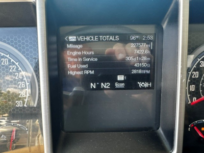 Dashboard LCD displaying vehicle totals for a 2022 Mack PI64T, showing mileage 227,577 mi, engine hours 7422.6 h, time in service 3051 h, fuel used 43150 gal, highest RPM 2818 rpm.