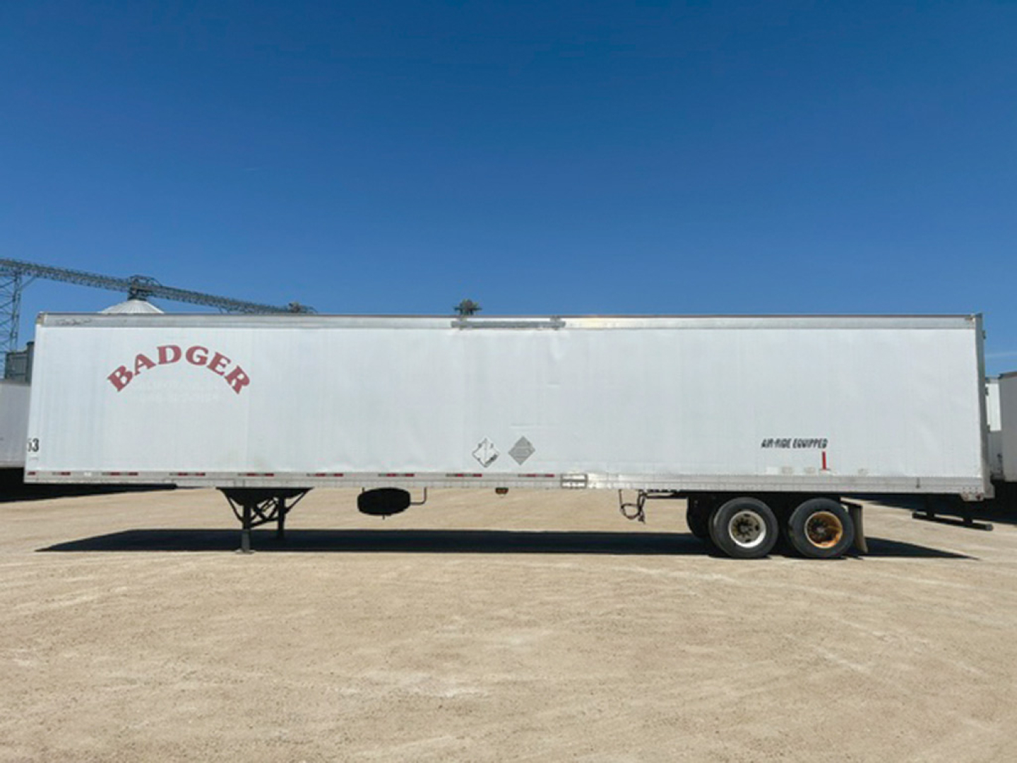 2005 Great Dane P-Series trailer side view showing Badger branding and dual rear axles.