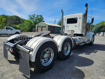 Kennworth W900L truck chassis side view showing dual rear axles and aluminum fuel tanks.