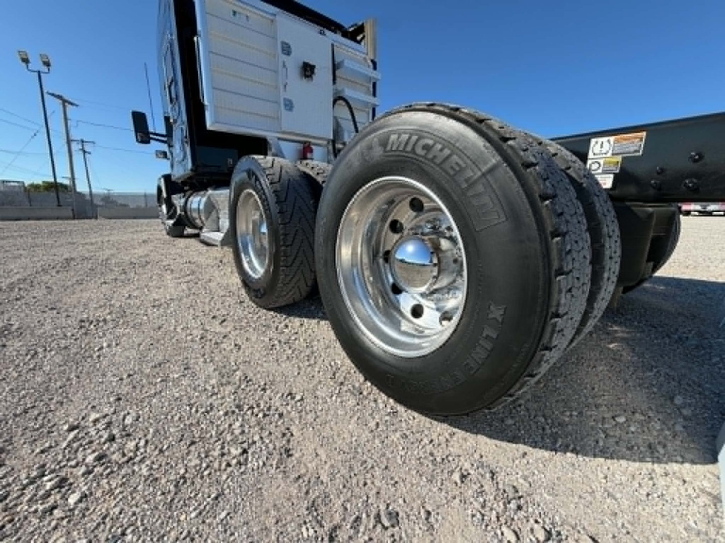 Kenworth T680 rear dual wheels and fuel tanks visible in side view with Michelin tire branding