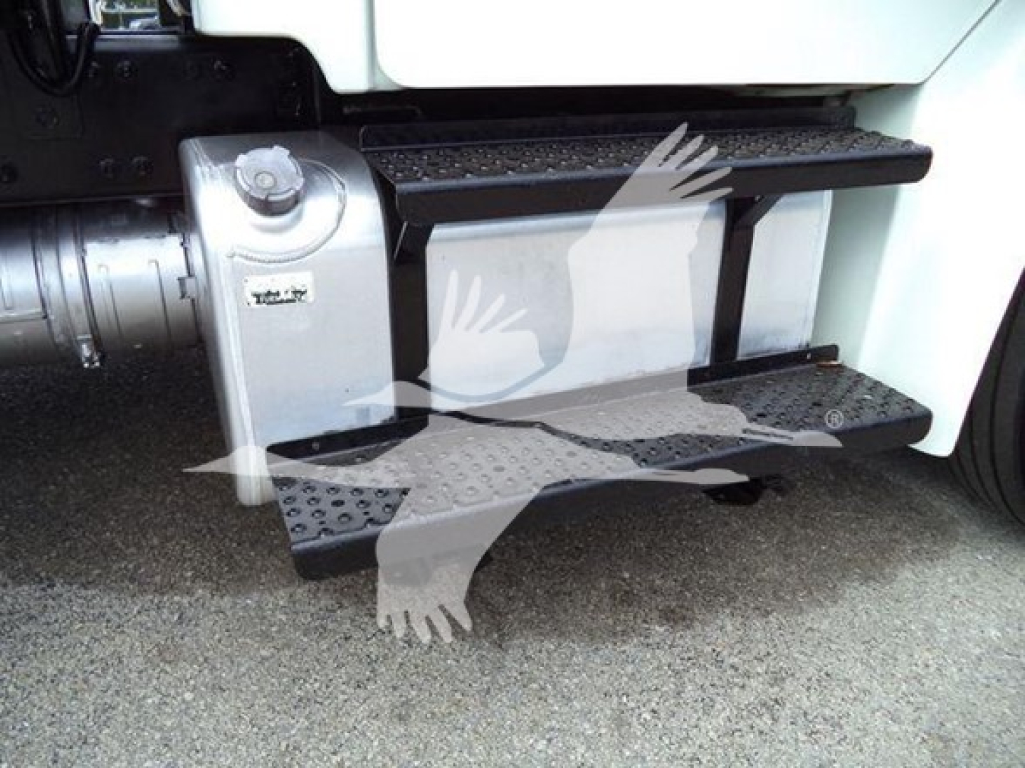 Truck side step area showing metal fuel tank and black aluminum running steps on Freightliner Business Class M2 106.