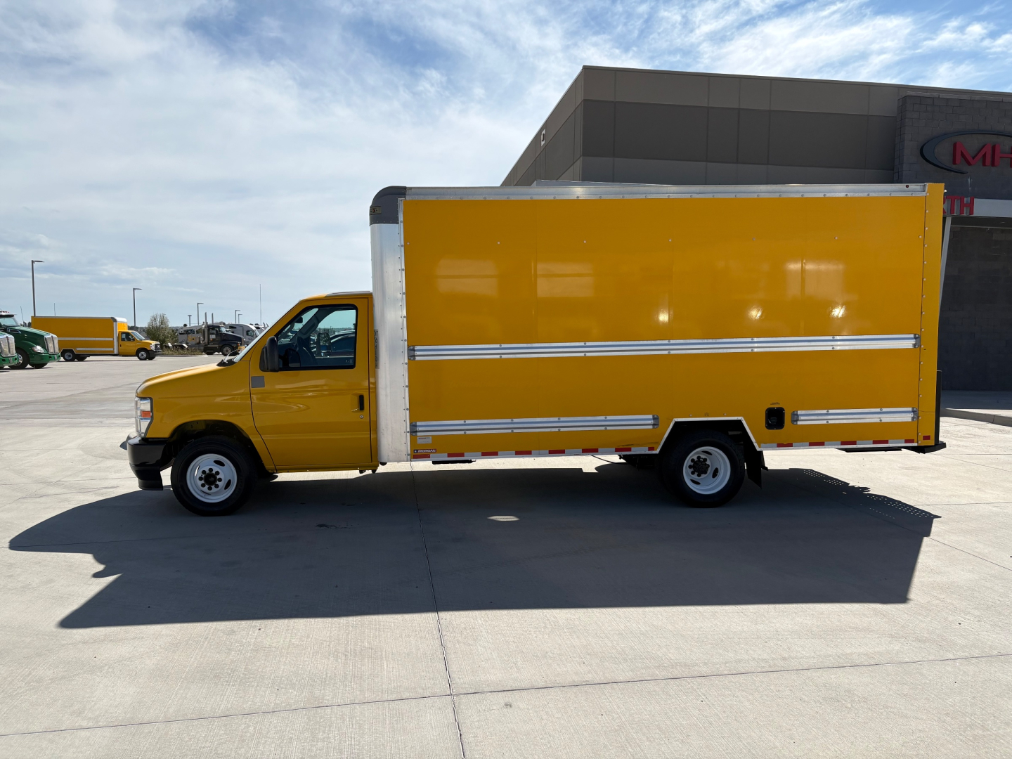 Box truck side profile with yellow cargo box and cab, Ford E350, VIN 1FDWE3FNXNDC04056, stock 0631407, cutaway/ high cube body