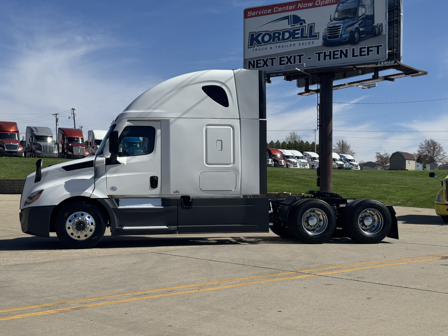 Freightliner Cascadia 126 sleeper tractor side view showing cab and wheel configuration.