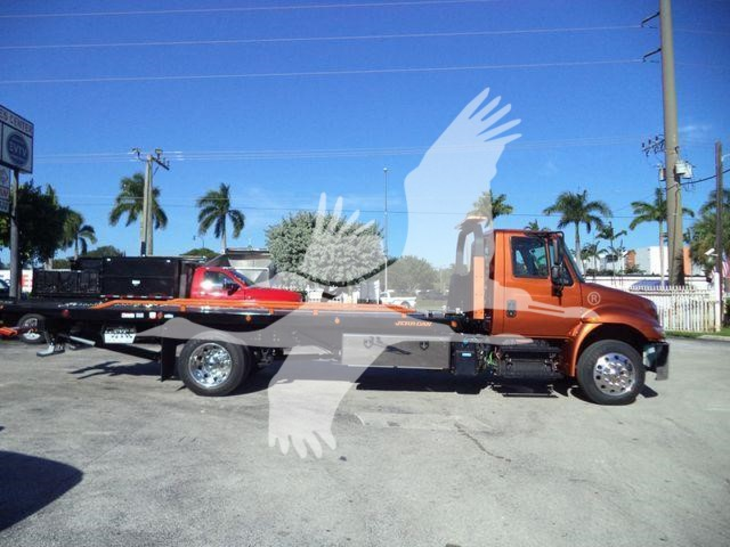 2019 International 4300 rollback truck side view showing wheelbase and flatbed