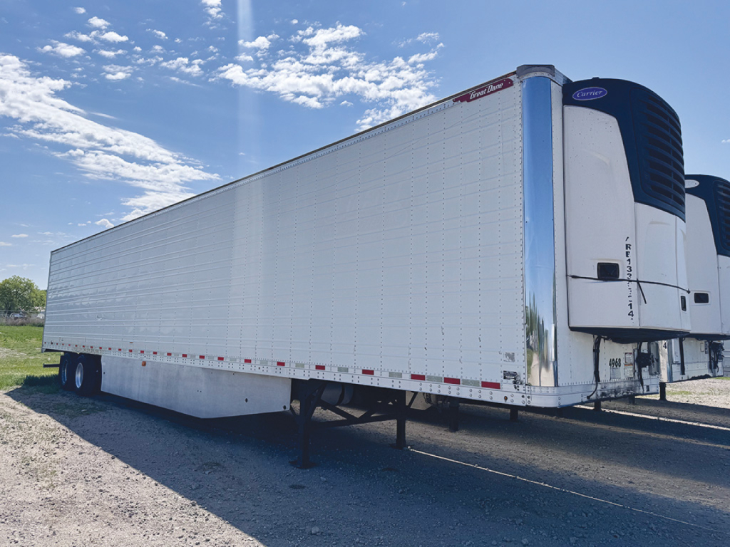 Great Dane Everest SS reefer trailer side view with refrigeration unit at the front and chrome front corners.