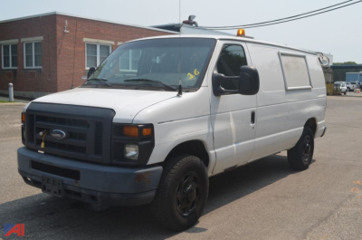 Ford E-350 cargo van side and front view showing exterior crew and side window panels.