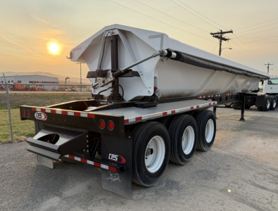 Manac 42' tri-axle dump trailer showing side view and rear with CPS wheels and hydraulics labels.