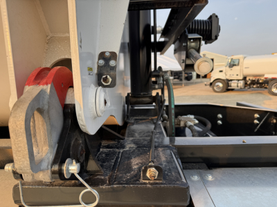 Manac 42' tri-axle trailer hitch area showing mounting bracket, hydraulic cylinder, and frame components.