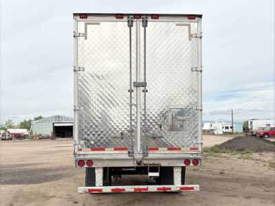 Rear view of a 2000 Dorsey aluminum refrigerated trailer with diamond-plate doors, dual rear doors, and bumper reflectors.