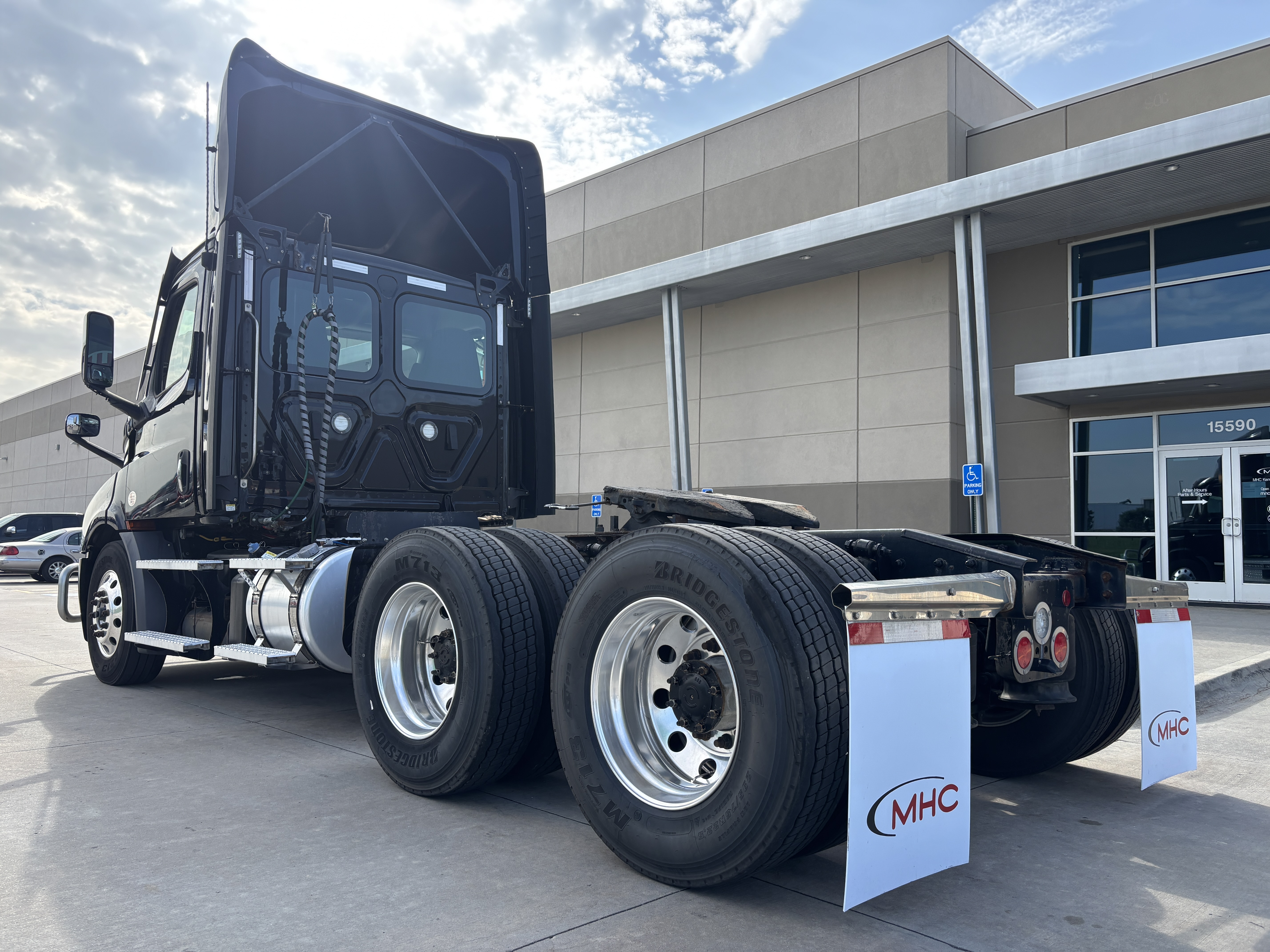 2023 Freightliner PE11664DC