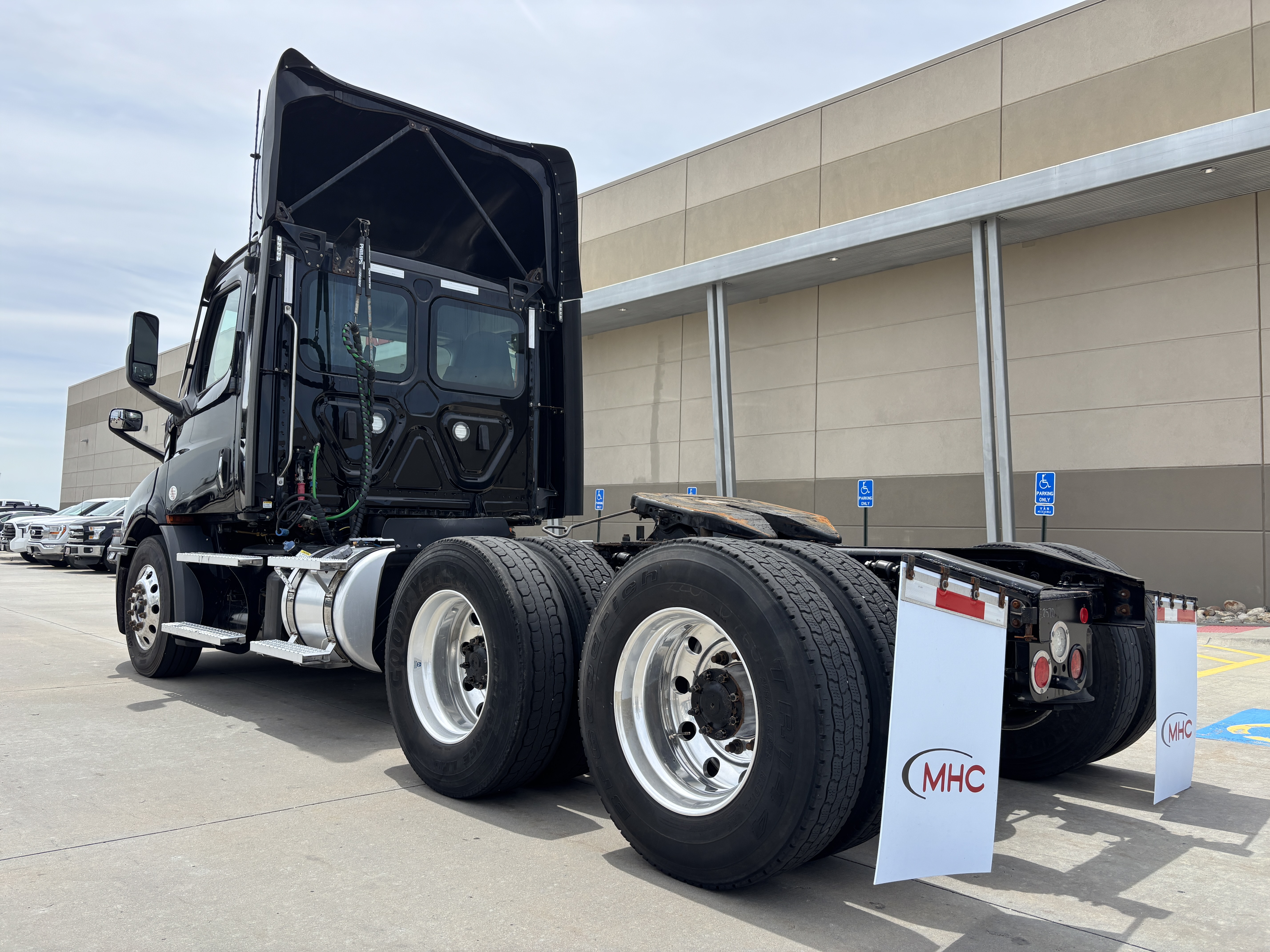 2023 Freightliner PE11664DC