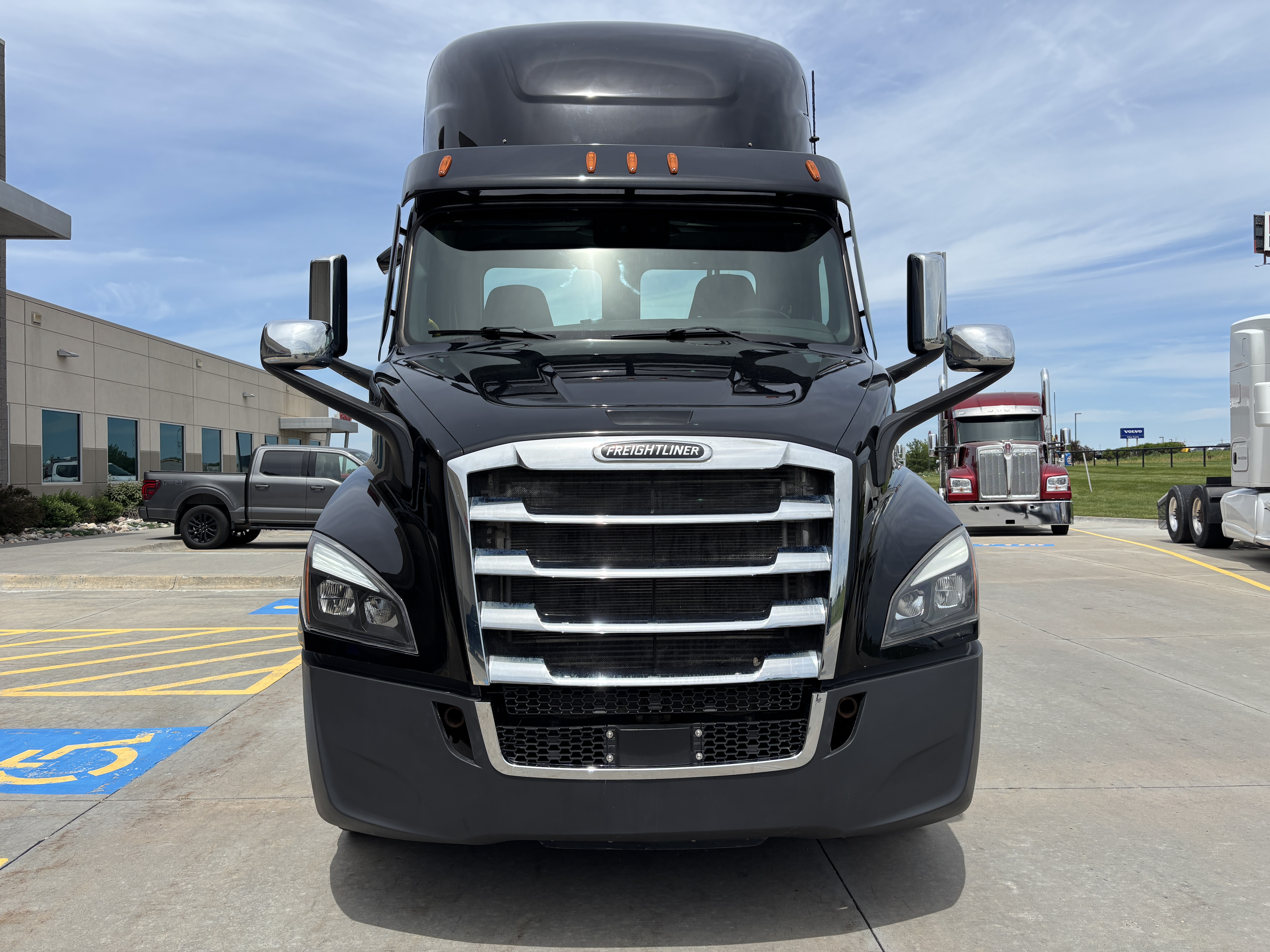 2023 Freightliner PE11664DC